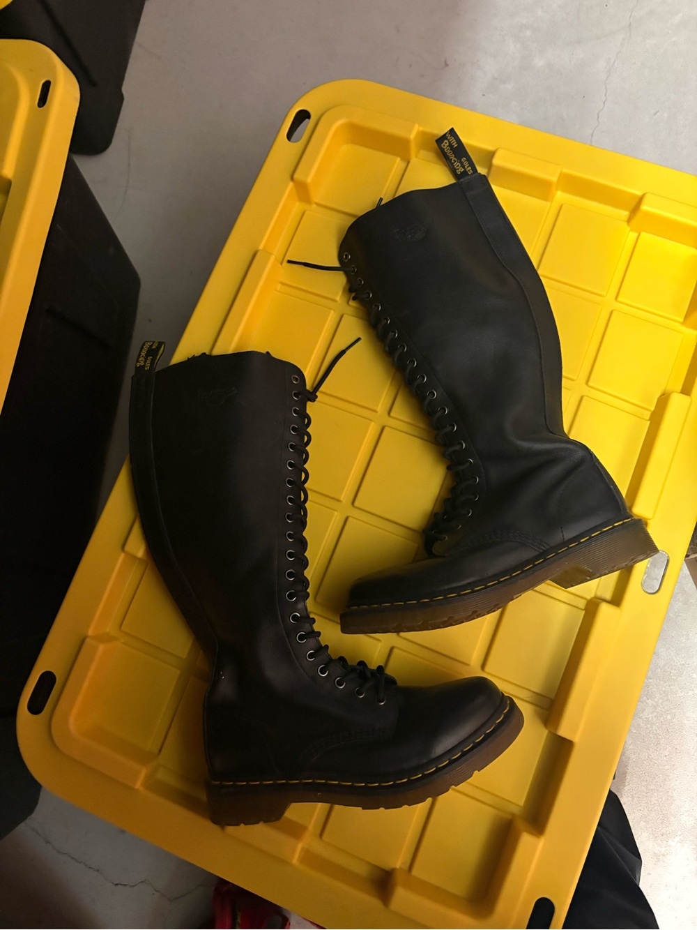 Dr. Martens 20 eye